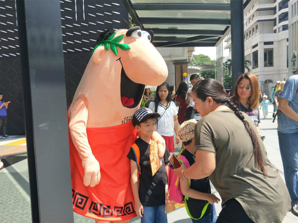 funan caesar pizza walkway mascot flyer distribution 3