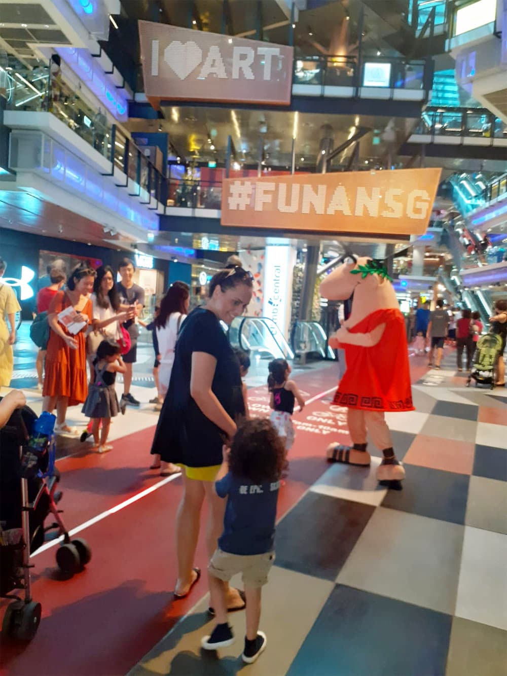funan caesar pizza walkway mascot flyer distribution with children 11