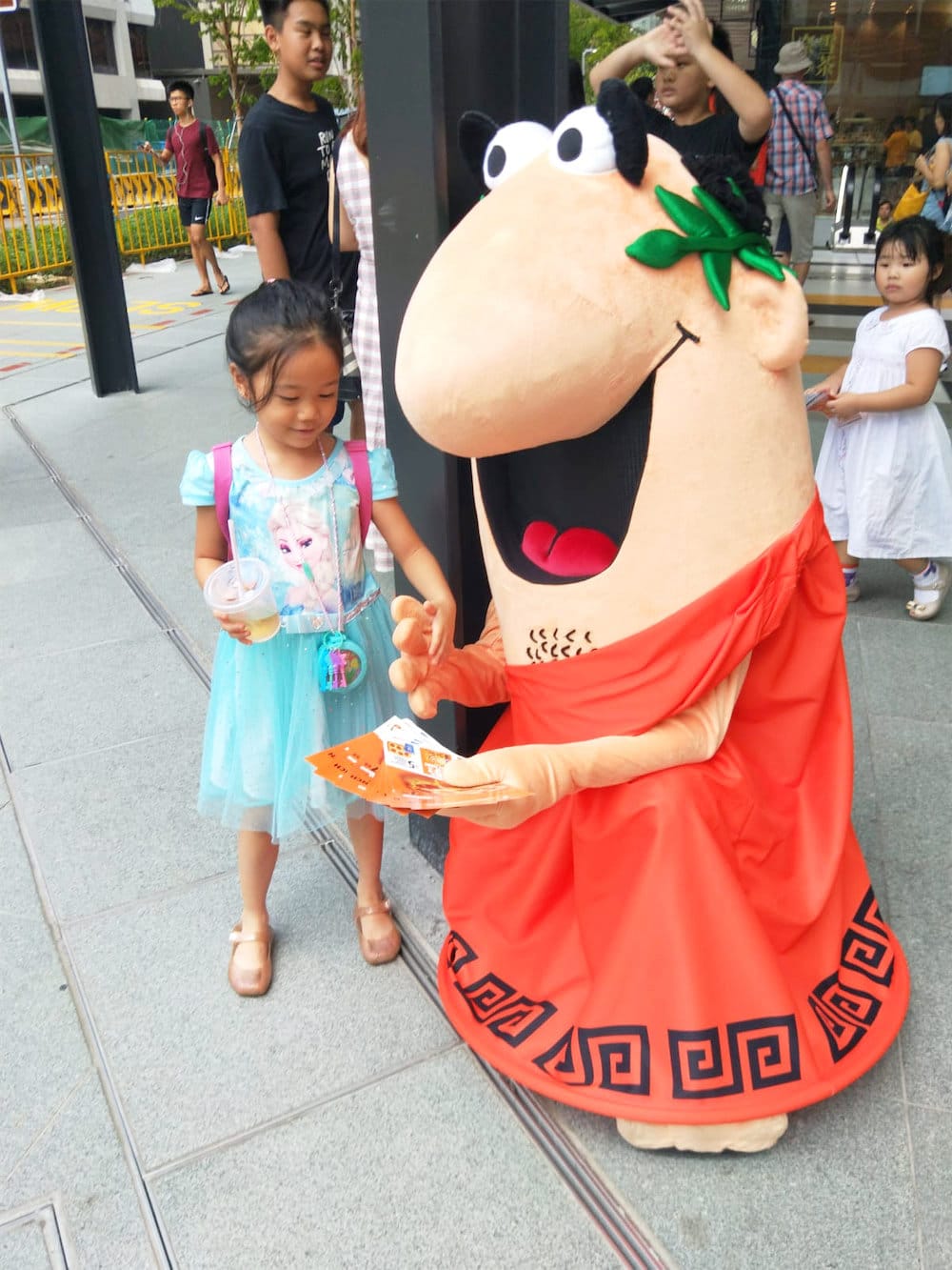 funan caesar pizza walkway mascot flyer distribution with children 3