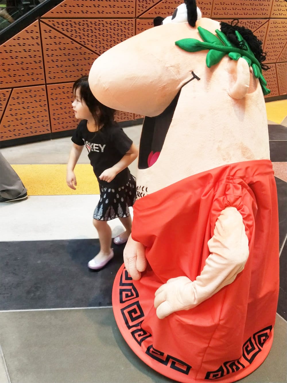 funan caesar pizza walkway mascot flyer distribution with children 8