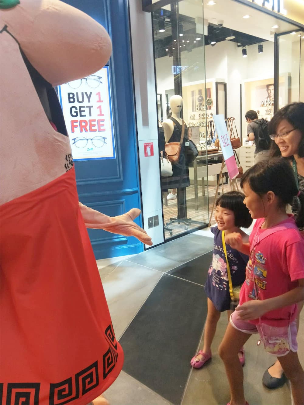 funan caesar pizza walkway mascot flyer distribution with children 9
