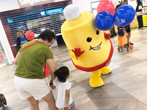 Events Marketing Walkway Flyer Distribution Mindstretcher mascot with child mother 3