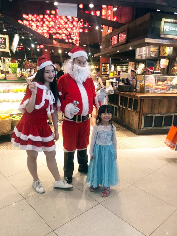 santa and assistant at food republic events marketing posing for photos 17