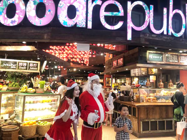 santa and assistant at food republic events marketing posing for photos 8
